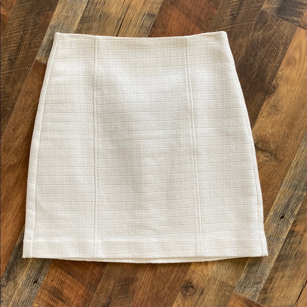 NEW 🛍️ 2 Petite tweed off white skirt 2P Loft